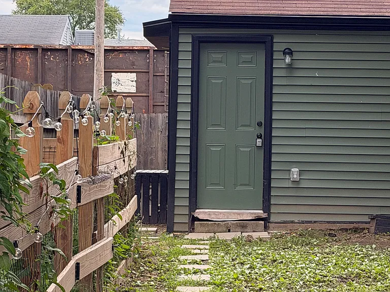 1107 Logan St #B — Photo 2