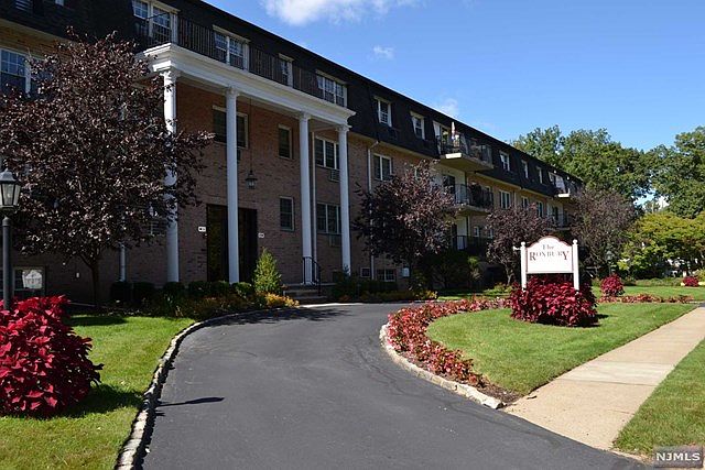 1st image of 540 Fairview Ave #109-4109