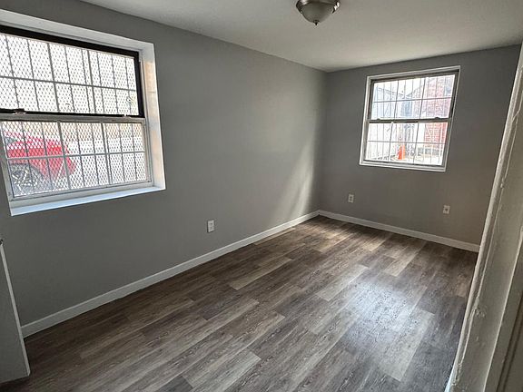 5th image of 990 Jennings St APT 1
