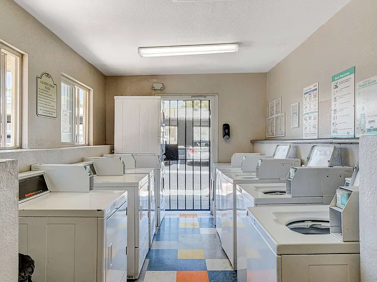 Sundance Village Apts — Photo 4