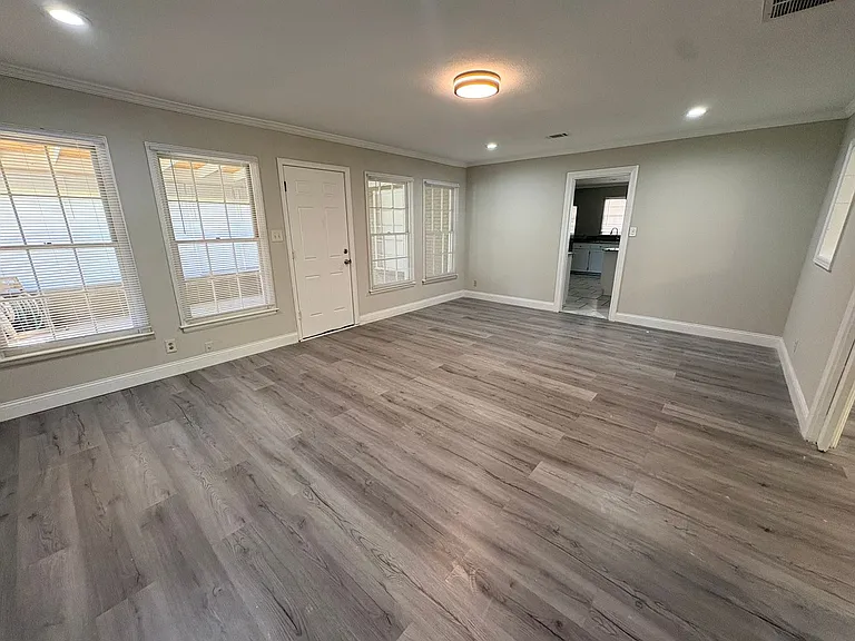 2406 2nd Ave — Photo 3
