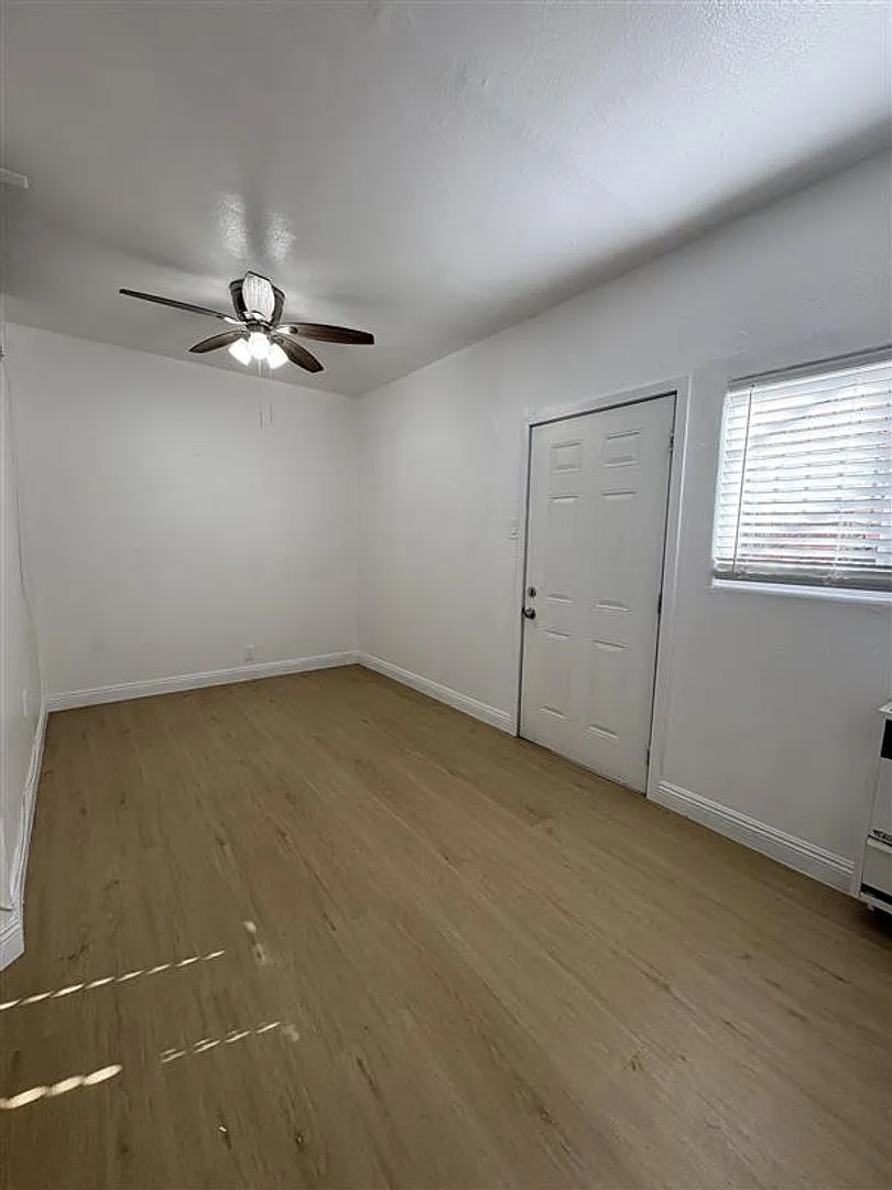 1033 Hoffman Ave in Long Beach — Photo 4