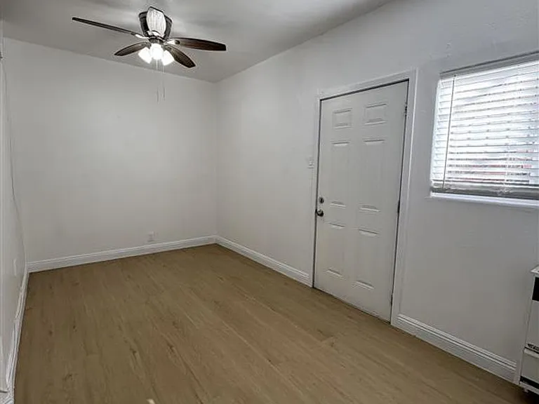 1033 Hoffman Ave — Photo 2