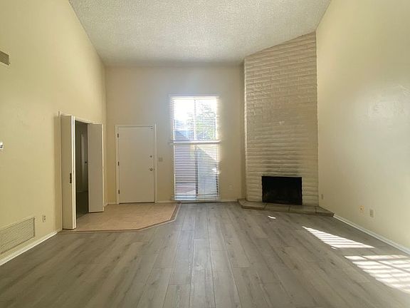 4th image of 4645 Brentwood Ln
