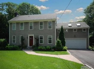 20 Robert Townsend Ln, Setauket, NY 11733