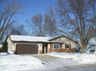 1015 Roosevelt St, Little Chute, WI 54140