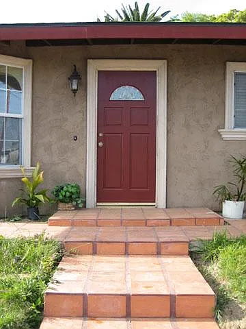 Front Entrance - 107 E Queen Anne Dr