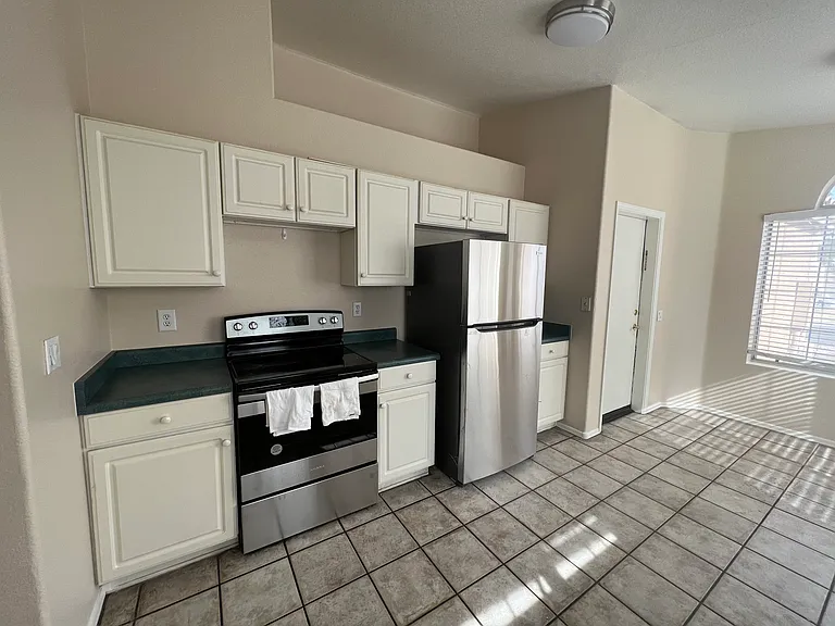 4636 W Laredo St — Photo 17