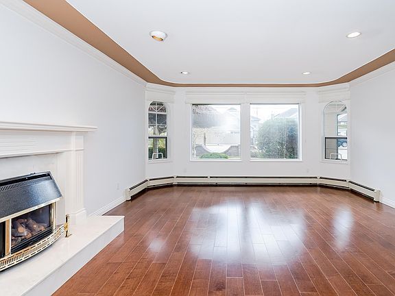 4th image of 5371 Maple Rd