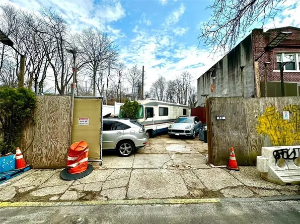 88 Granite St, Brooklyn, NY 11207