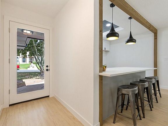 3rd image of 10607 Denell Cir