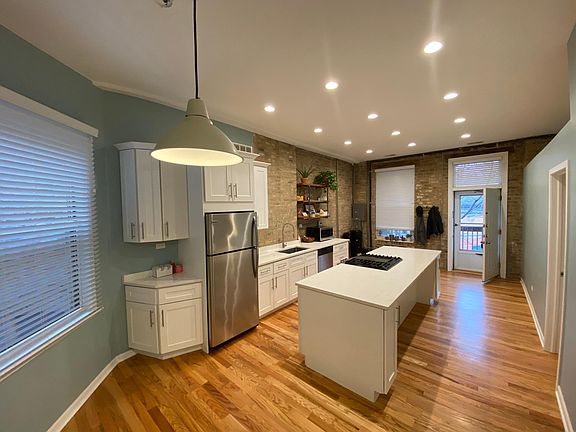 4th image of 1921 W North Ave APT 2