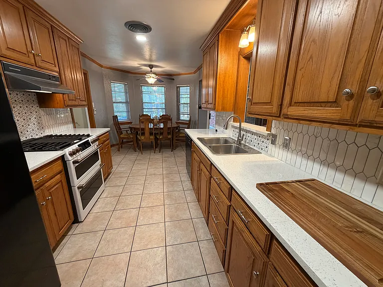809 W Cheryl Ave — Photo 16