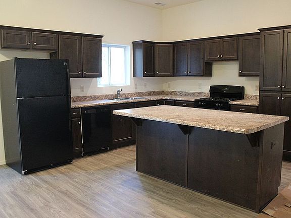 Kitchen w/ knotty alder cabinets