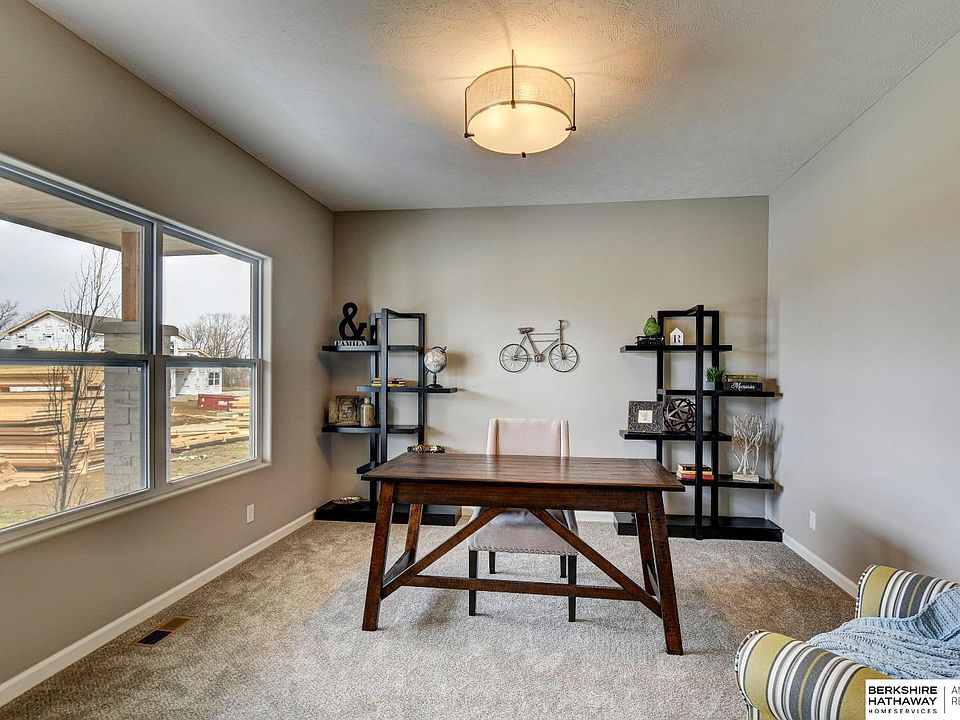 1st image of 18465 Palisades Dr