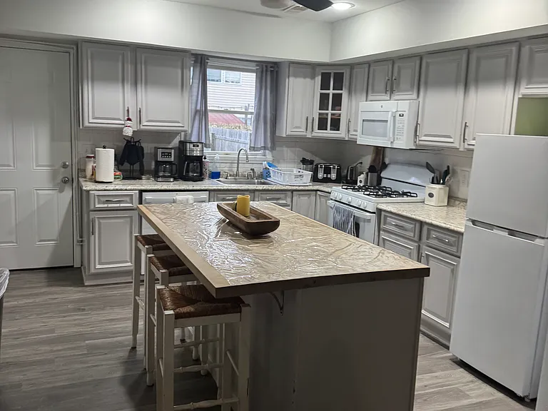 28 Bay Ave — Photo 30