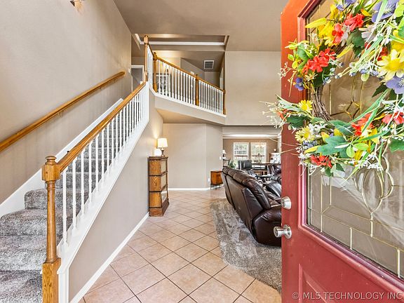3rd image of 209 Castle Creek Dr