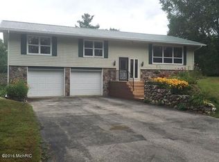 19050 Ten Mile Rd, Stanwood, MI 49346
