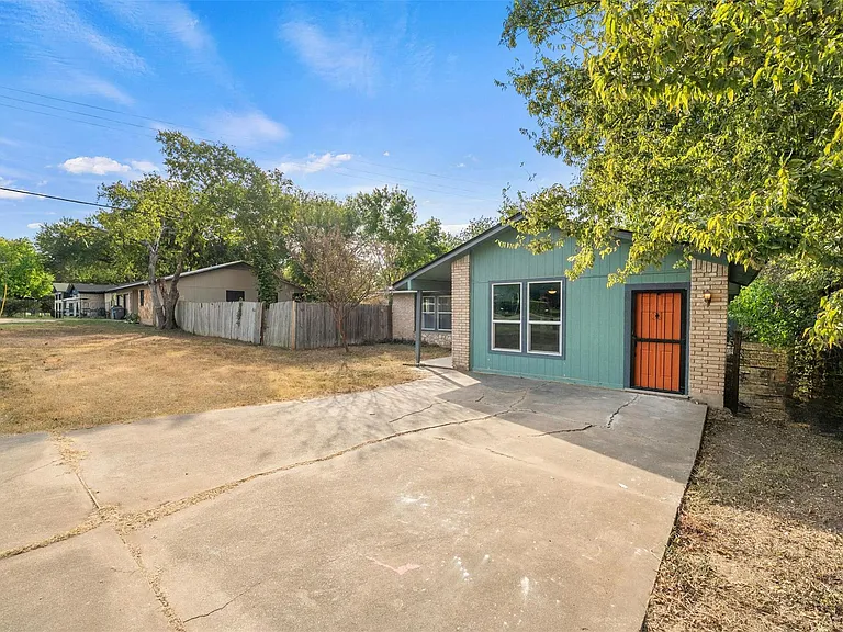 2523 E Stassney Ln — Photo 35