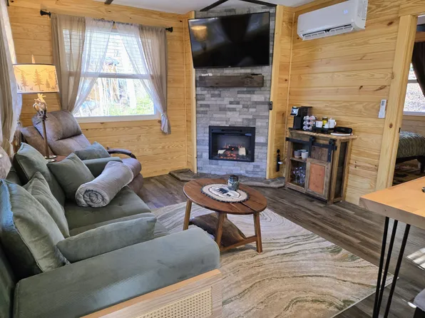 (undisclosed Address), Hiawassee, GA 30546