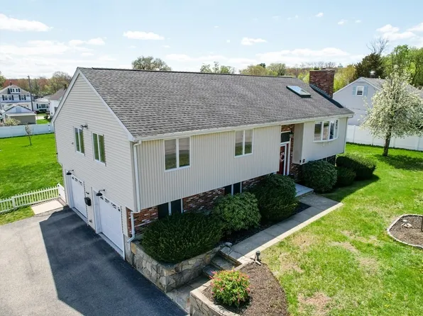 12 Lawrence St, Milford, MA 01757