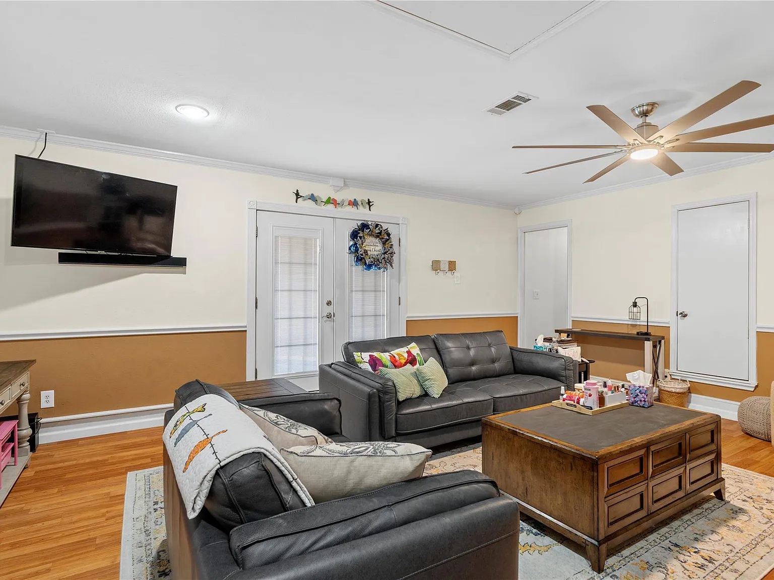 3 bed, 2156 sqft, $2,600 — Photo 3