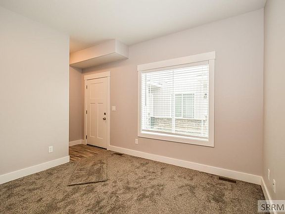 5th image of 694 S Saturn Ave