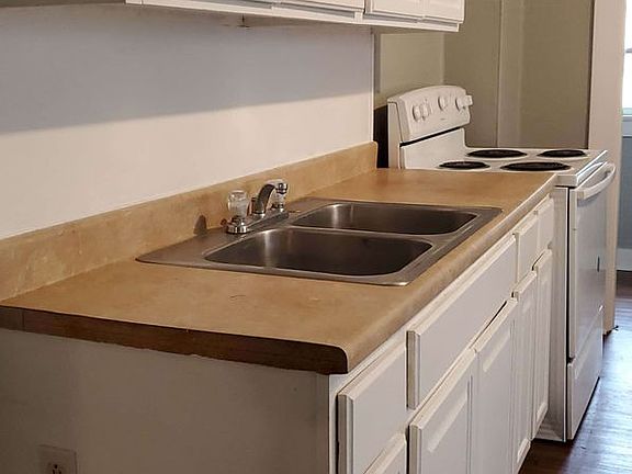 4th image of 132-134 Volkenand Ave #132