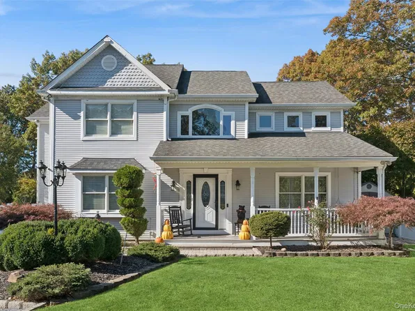 2570 Sycamore Avenue, Ronkonkoma, NY 11779
