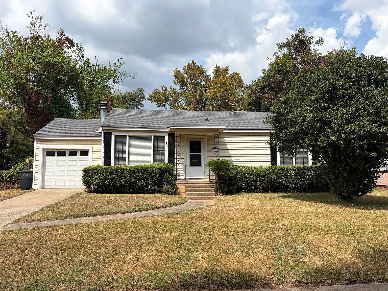 2 bed, 1100 sqft, $1,300 — Photo 1