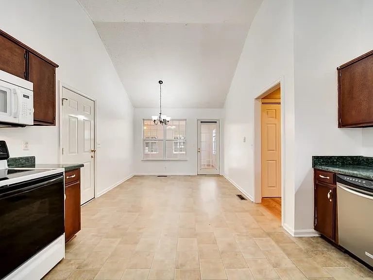 824 Stone Hedge Ct — Photo 13