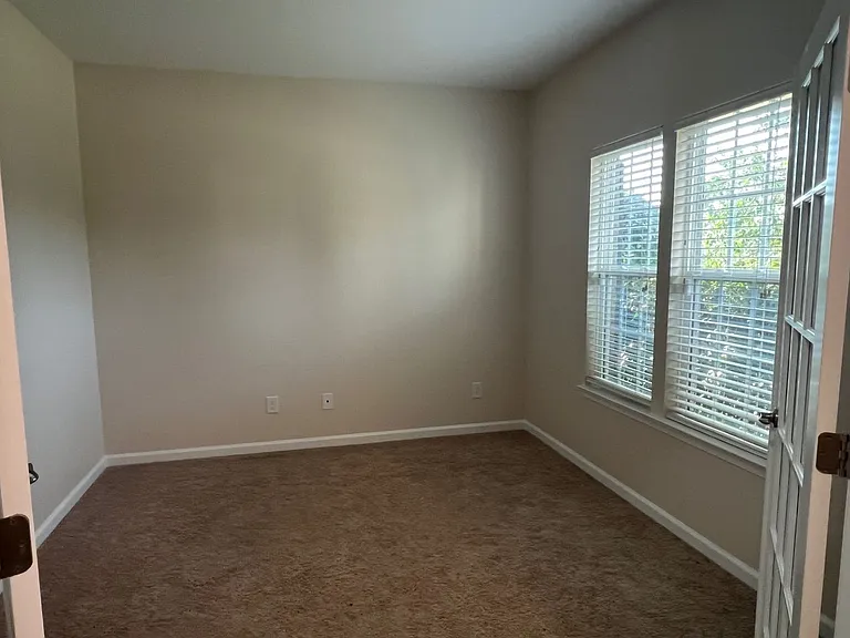 207 Elba Dr — Photo 6