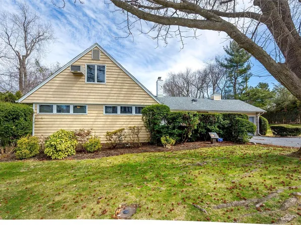 1 Market Lane, Great Neck, NY 11020
