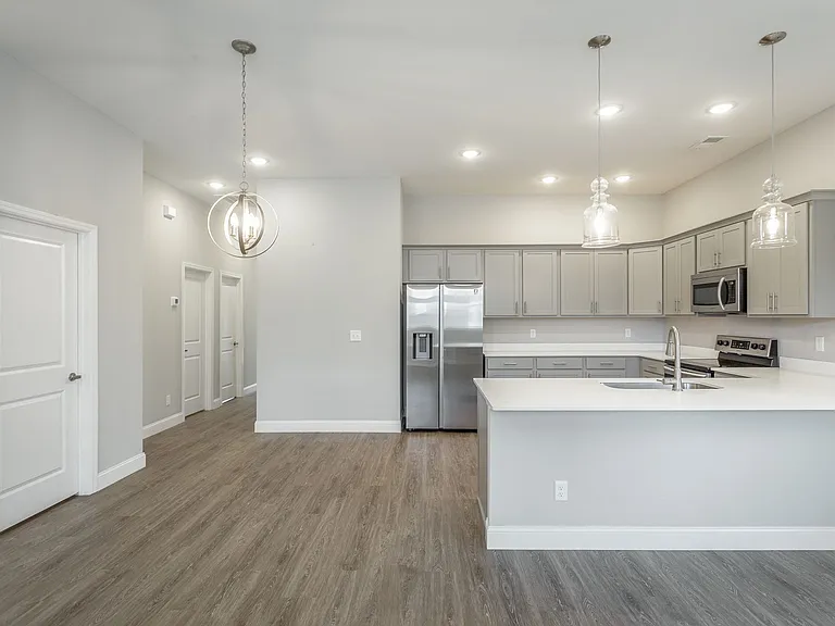 578 Strong Ave — Photo 7