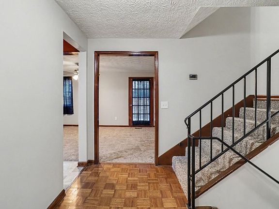 3rd image of 3864 Yeager Rd