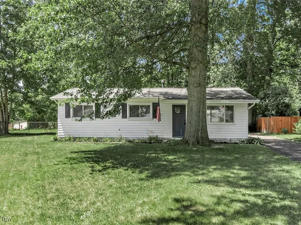 3498 Clayton Dr, North Olmsted, OH 44070