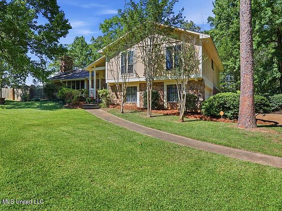 3rd image of 309 Longwood Dr