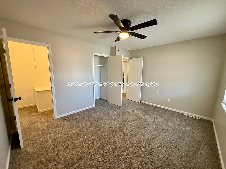 945 NW Colbern Rd — Photo 10
