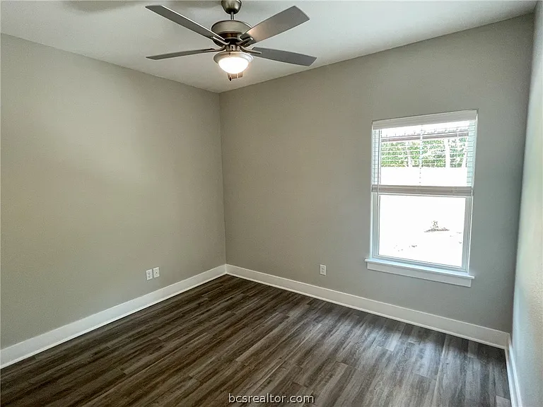 6475 FM 244 — Photo 16