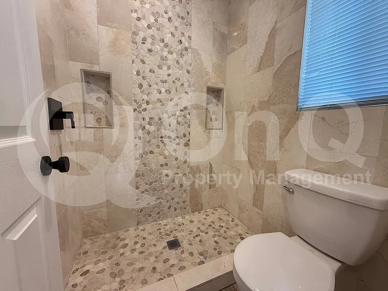 3037 W Monmouth St — Photo 27