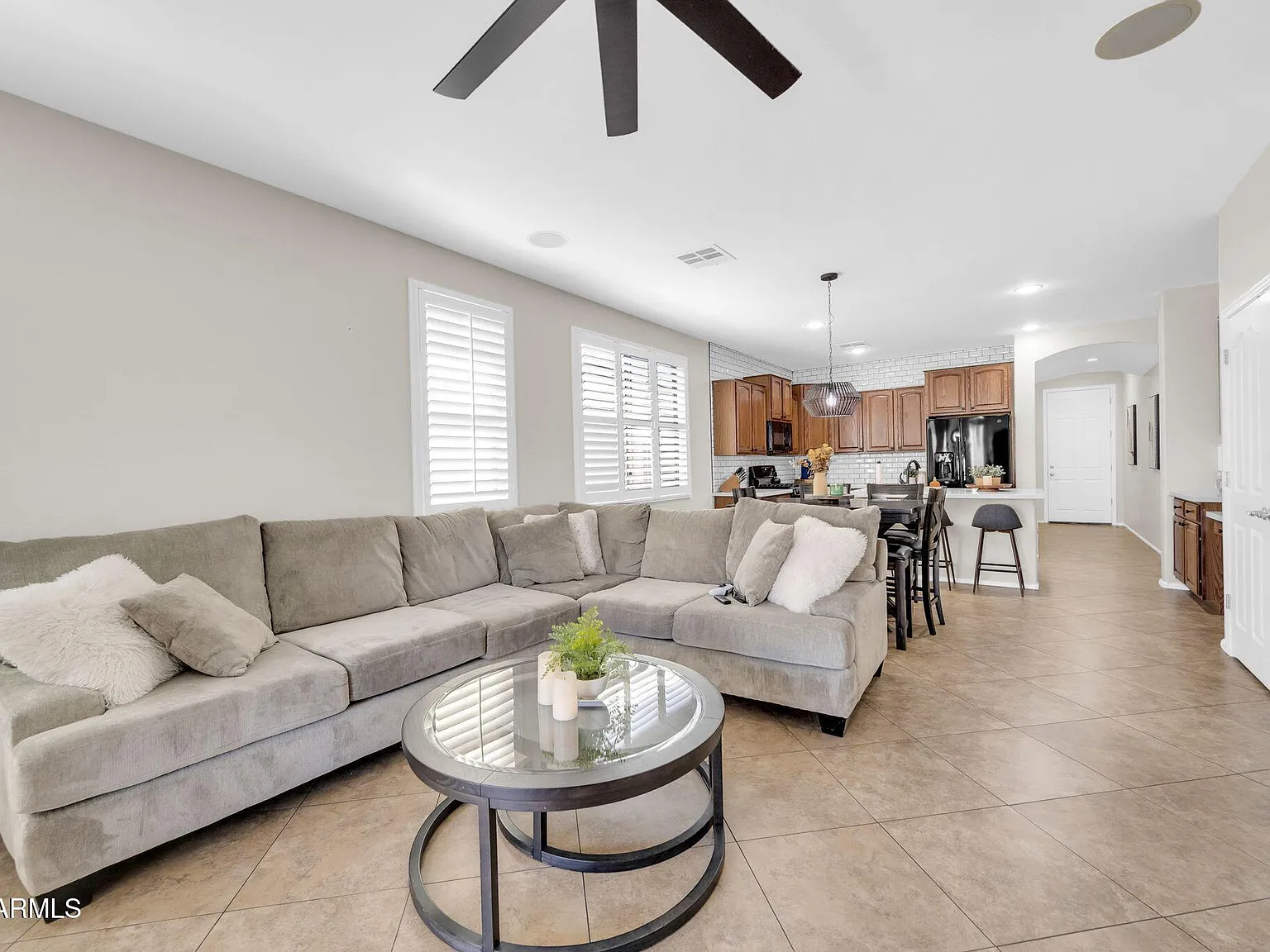 4 bed, 3.0 bath, 1818 sqft, $2,400 — Photo 2
