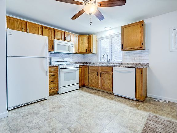 4th image of 44 Ford Ave