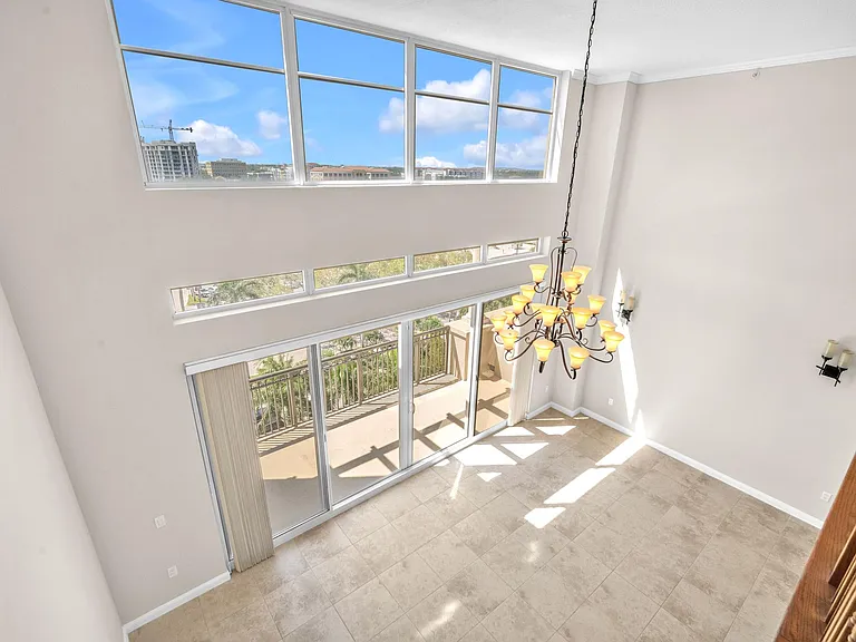 Royal Palm Apartments — Photo 37
