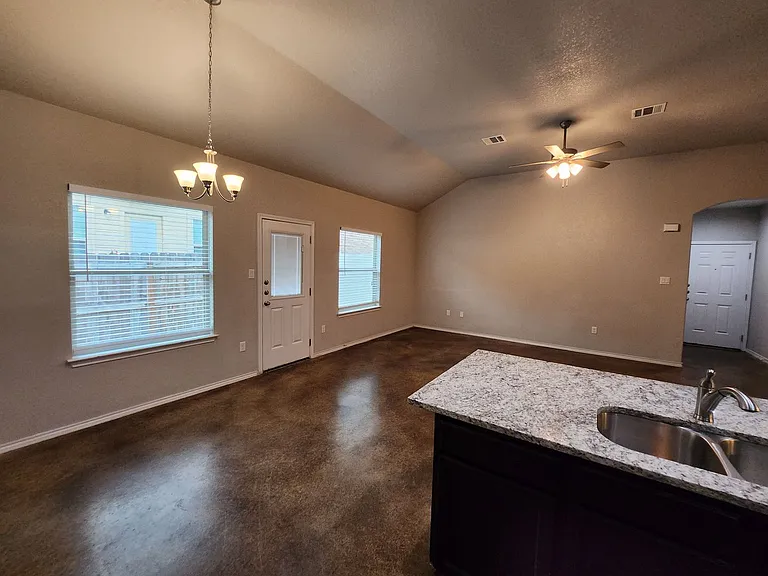 620 Heathers Way — Photo 4