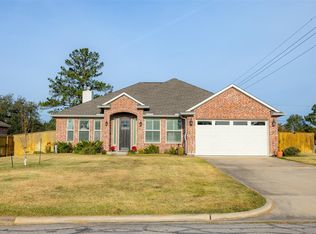 26 Briarwood Ln, Bellville, TX 77418