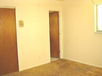 5th image of 893 Halesworth Dr
