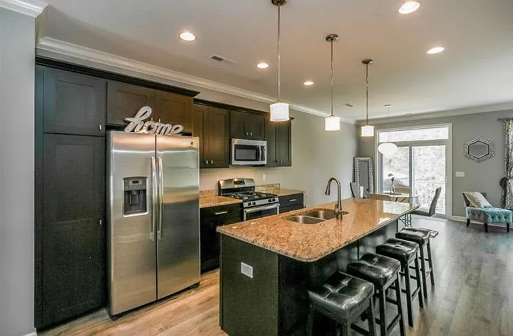 630 Walker Cir — Photo 3