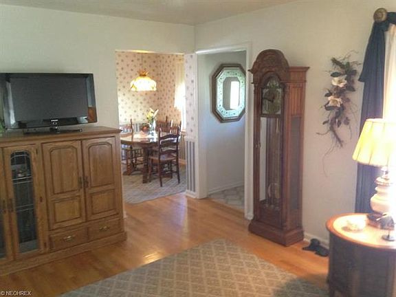 5th image of 360 E 328th St