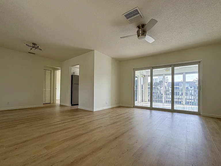 1110 Bel Air Dr #B — Photo 16