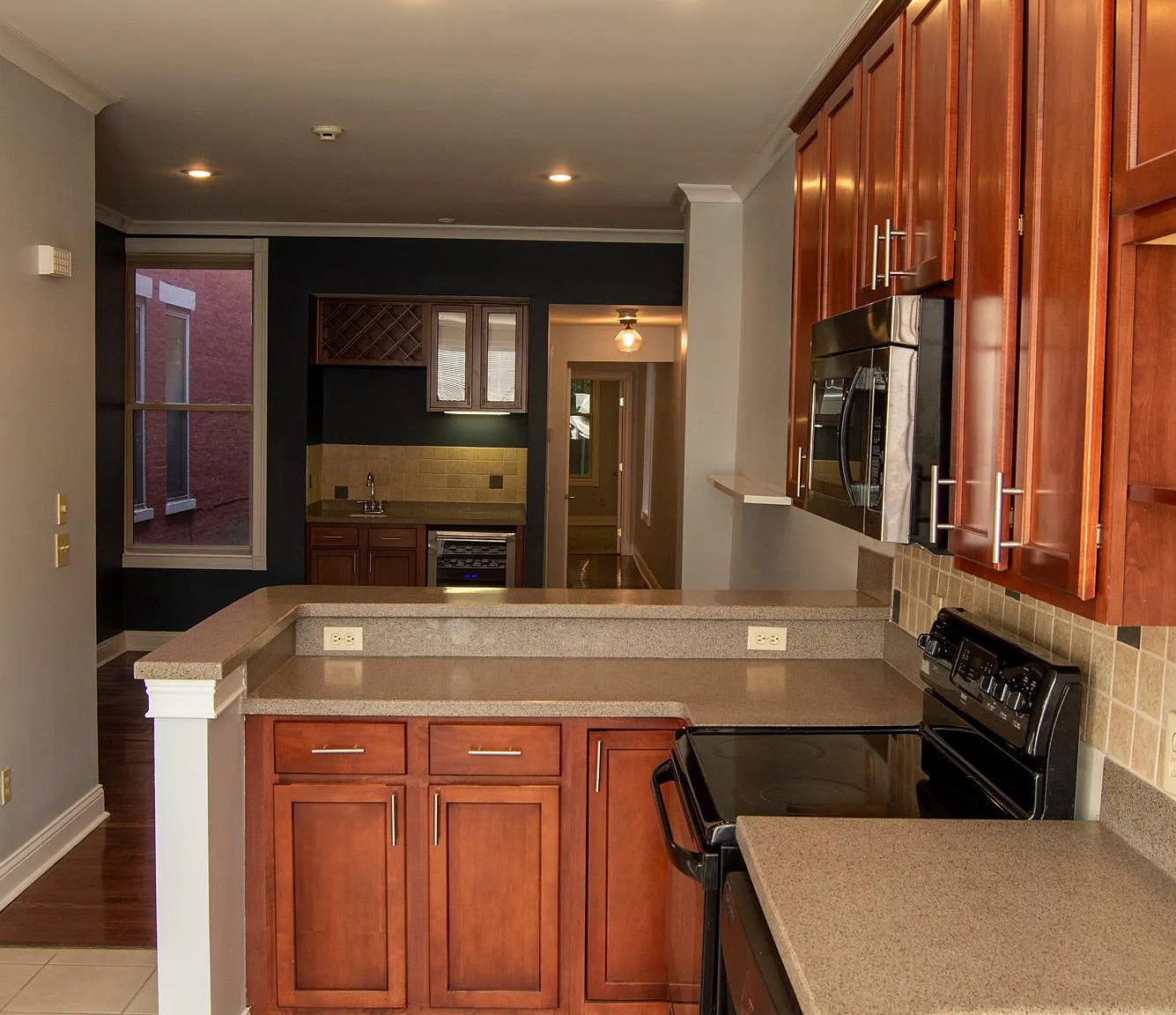 3 bed, 2.5 bath, 1500 sqft, $2,200 — Photo 2
